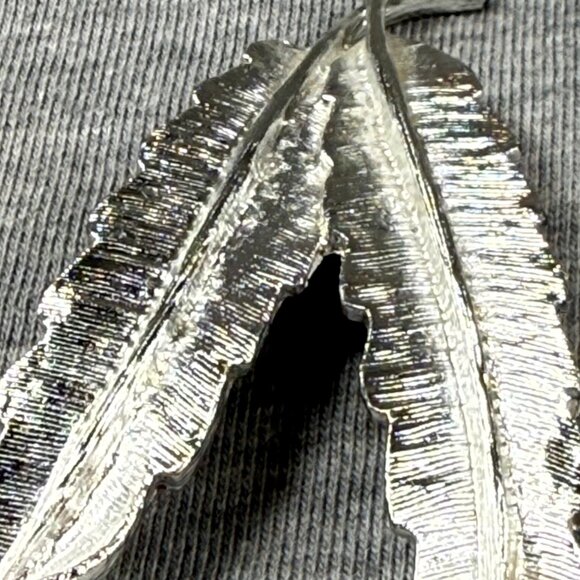 Silver-Tone Leaf Pin Brooch With Dual Feather Design Vintage Pin Jewelry - Picture 13 of 13